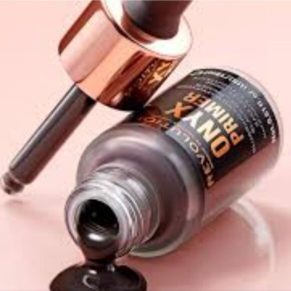 Revolution Beauty Onyx Primer Blurring & Mattifying Black Gel Primer - Picture 4 of 9
